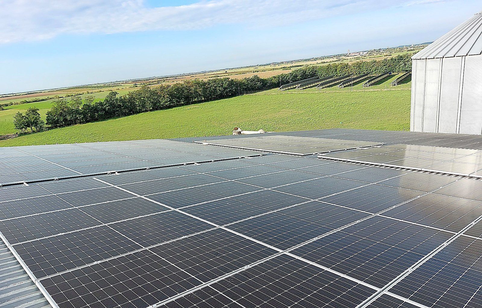 Parc fotovoltaic realizat de BARVAM